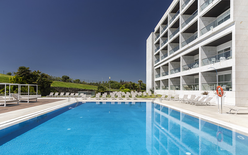 crowne plaza caparica lisbon hotel pool